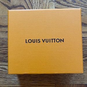 Louis Vuitton box from a wallet +dust bad envelop